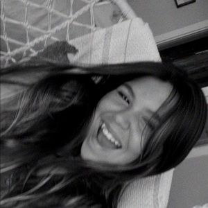 Meet your Posher, Chloe